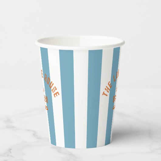 Het Lake House Crest Blue Nautical Stripe Papieren Bekers (Links)