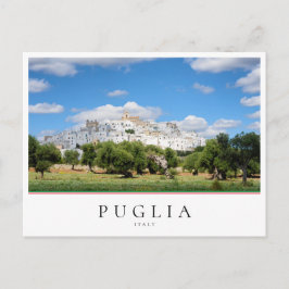 Het landschap van de stad Ostuni en de olijfboom i Briefkaart