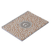 Het leuke kleurrijke oranje bruine monogram van de notitieboek (Linkerzijde)