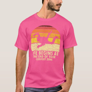 Het leven begint aan het einde van je comfortzone t-shirt