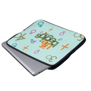 Het leven begint bij (aanpassen)   Laptophoes van  Laptop Sleeve