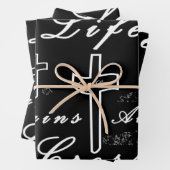 Het leven begint bij het kruis inpakpapier vel (In situ)