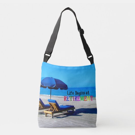 Het leven begint bij pensionering crossbody tas (Voorkant)