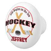 Het leven begint Geboste Hockey Sticks met Naam Keramische Knop (Rechts)