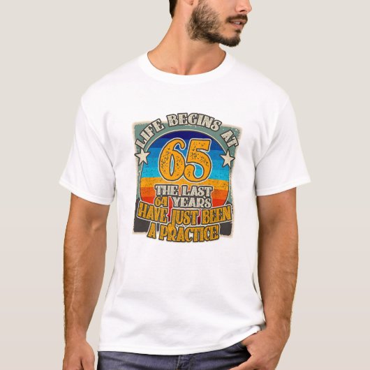 Het leven begint met 65 jaar grappigheid 65e verja t-shirt (Voorkant)