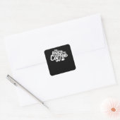 Het leven begint na koffie vierkante sticker (Envelop)