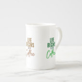 Het leven begint na porselein kop (Voorkant rechts)