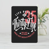 Het leven begint op 35 | 35e verjaardag kaart (Staand voorkant)