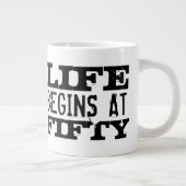 Het leven begint op 50 grappige 50ste verjaardag j grote koffiekop (Rechts)
