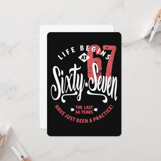 Het leven begint op 67 | 67e verjaardag kaart (Voorkant / Achterkant in situ)