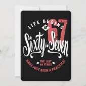 Het leven begint op 67 | 67e verjaardag kaart (Voorkant)