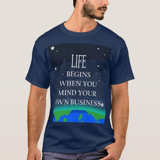 Het leven begint wanneer je je eigen zaken bemoeit t-shirt (Voorkant)