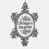 Het leven begon in de tuin tin sneeuwvlok ornament (Links)