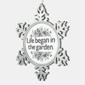 Het leven begon in de tuin tin sneeuwvlok ornament (Rechts)