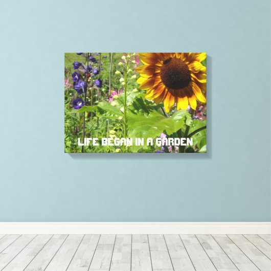 Het leven begon in een tuin canvas afdruk (Insitu (Houten vloer))