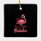 Het leven draait om balans grappige flamingo keramisch ornament (Voorkant)