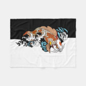 Het leven gaat over evenwicht. Japanse koikarper Fleece Deken (Voorkant (Horizontaal))