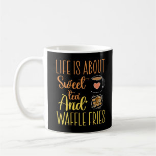 Het leven gaat over zoete thee en wafelfrietjes gr koffiemok