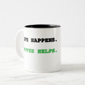 Het leven gebeurt. Koffie helpt. koffie mok (Voorkant links)