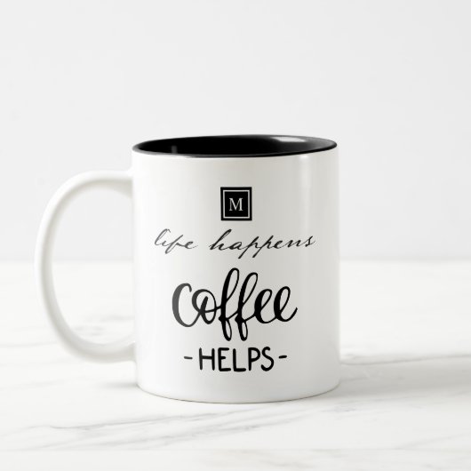 Het leven gebeurt koffie helpt monogram grappig tweekleurige koffiemok (Links)