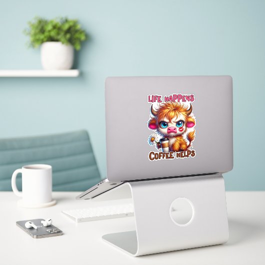 Het Leven Gebeurt, Koffie Helpt Sticker (Laptop op bureau)