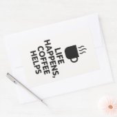 Het leven gebeurt, koffie helpt sticker (Envelop)