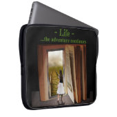 Het leven, het avontuur gaat verder Electronics Ba Laptop Sleeve (Voorkant Rechts)