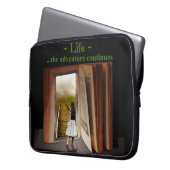 Het leven, het avontuur gaat verder Electronics Ba Laptop Sleeve (Voorkant Links)