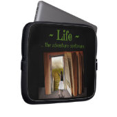Het leven, het avontuur gaat verder Electronics Ba Laptop Sleeve (Voorkant Rechts)