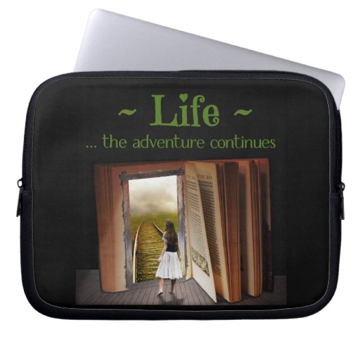Het leven, het avontuur gaat verder Electronics Ba Laptop Sleeve (Voorkant)