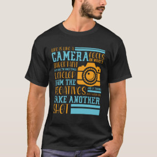 Het leven is als een camera die zich concentreert t-shirt
