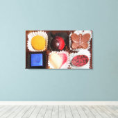 Het leven is als een doos bonbons canvas afdruk (Insitu (Houten vloer))