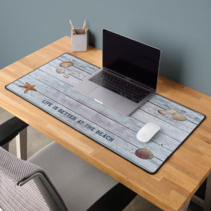 Het leven is beter bij de Beach Desk Mat
