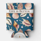 Het leven is beter bij de strand / zeeschelpen / b blikjeskoeler (Voorkant)