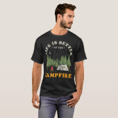 Het Leven Is Beter Bij Het Kampvuur Funny Camper K T-shirt (Voorkant volledig)