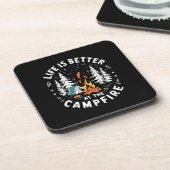 Het leven is beter bij het kampvuur Grappig kamper Bier Onderzetter (Linkerzijde)