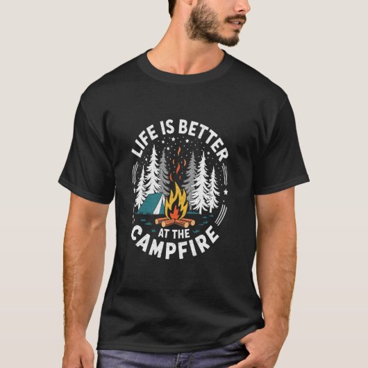 Het Leven Is Beter Bij Het Kampvuur Grappig Kamper T-shirt (Voorkant)