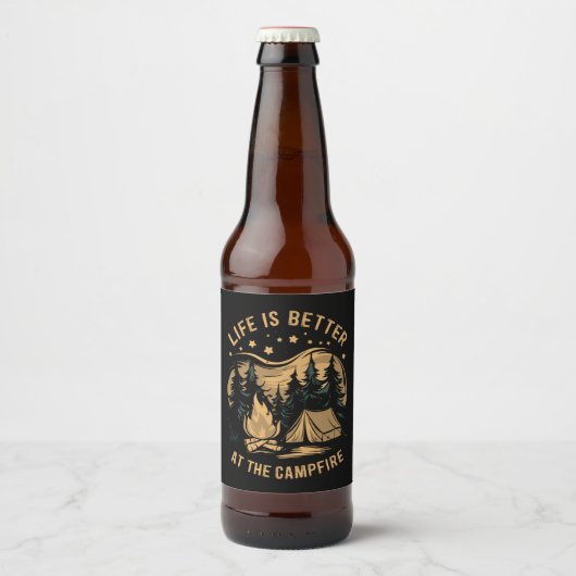 Het Leven Is Beter Bij Het Kampvuur Kampeerterrein Bier Etiket (Voorkant)