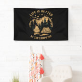 Het Leven Is Beter Bij Het Kampvuur Kampeerterrein Spandoek (Insitu)