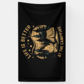 Het Leven Is Beter Bij Het Kampvuur Kampeerterrein Spandoek (Verticaal)