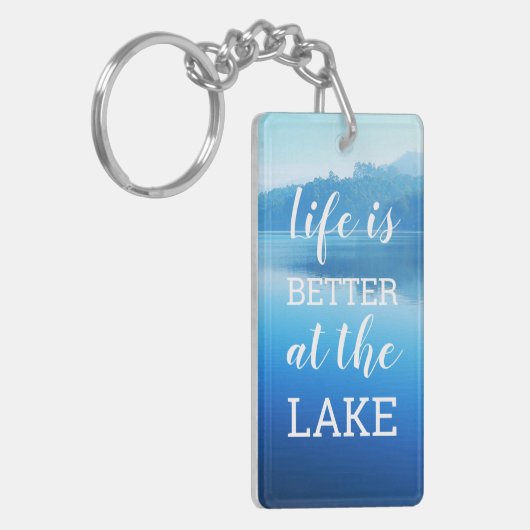 "Het leven is beter bij het meer" Lake House Sleutelhanger (Voorkant Links)