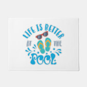 Het leven is beter bij het poolontwerp voor de zom deurmat (Voorkant)