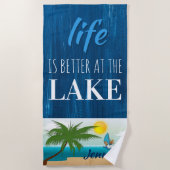 Het leven is beter bij Lake Blue Wood Personalized Strandlaken (Voorkant)