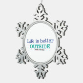 Het leven is beter buiten tin sneeuwvlok ornament (Rechts)