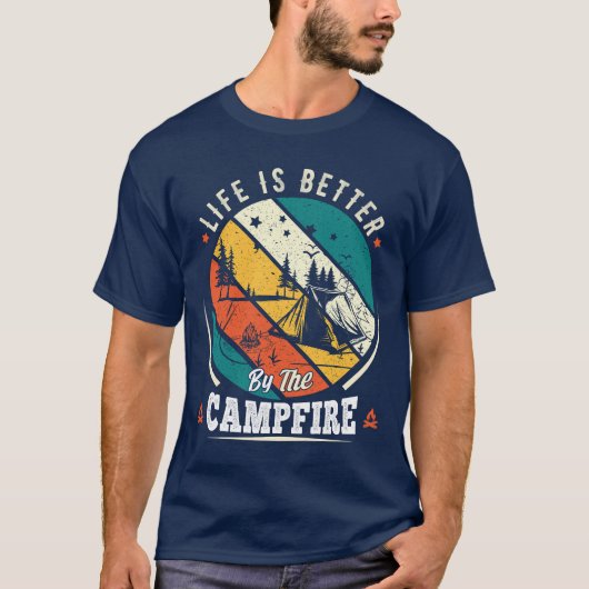 Het leven is beter door het kampvuur Funny Camper  T-shirt (Voorkant)