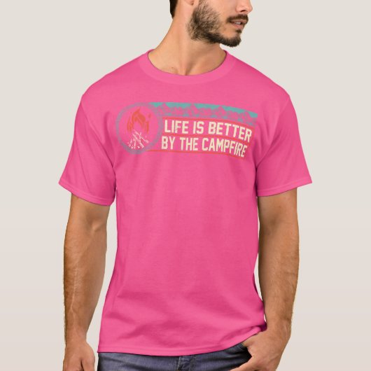 Het leven is beter door het kampvuur Funny Camping T-shirt (Voorkant)