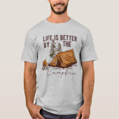 Het leven is beter door het kampvuur Unisex T-Shir T-shirt (Voorkant)