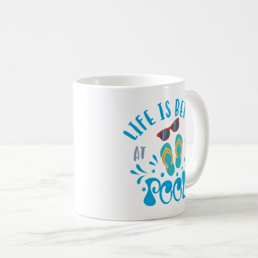 Het leven is beter in de pool Nice Summer Design Koffiemok (Voorkant rechts)
