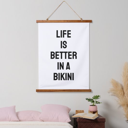 Het leven is beter in een bikini, strand thema Z&W Hangend Wandkleed (Slaapkamer)