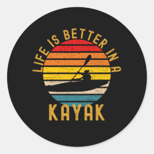 Het leven is beter in een kajak retro ronde sticker
